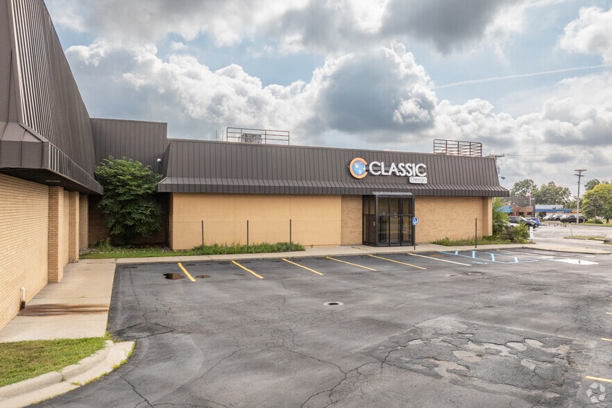 2400 Stephenson Hwy, Troy, MI for lease - Building Photo - Image 3 of 5