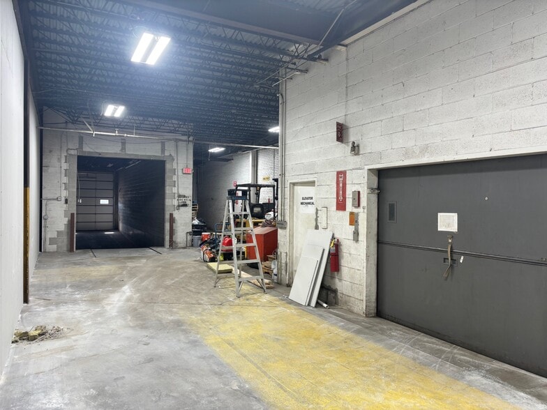 441 Bonner Rd, Wauconda, IL for lease - Building Photo - Image 3 of 6