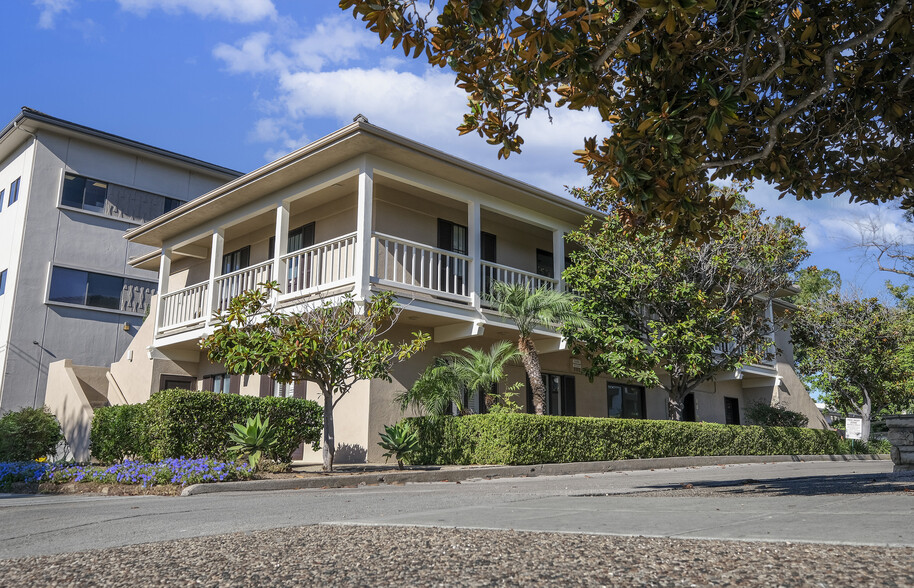 230 W Pueblo St, Santa Barbara, CA à louer - Photo du bâtiment - Image 2 de 6