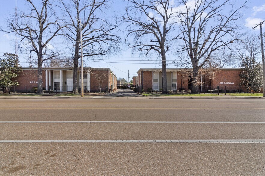 McLean Condos Package-7 out of 24 units portefeuille de 2 propriétés à vendre sur LoopNet.ca - Photo principale - Image 1 de 39