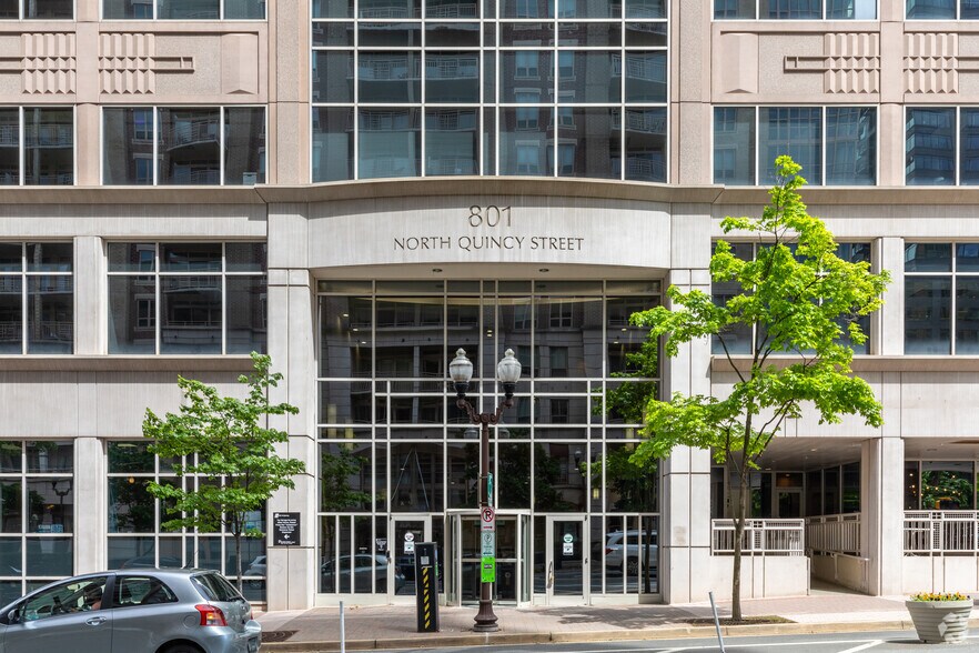 801 N Quincy St, Arlington, VA à louer - Photo du bâtiment - Image 3 de 6