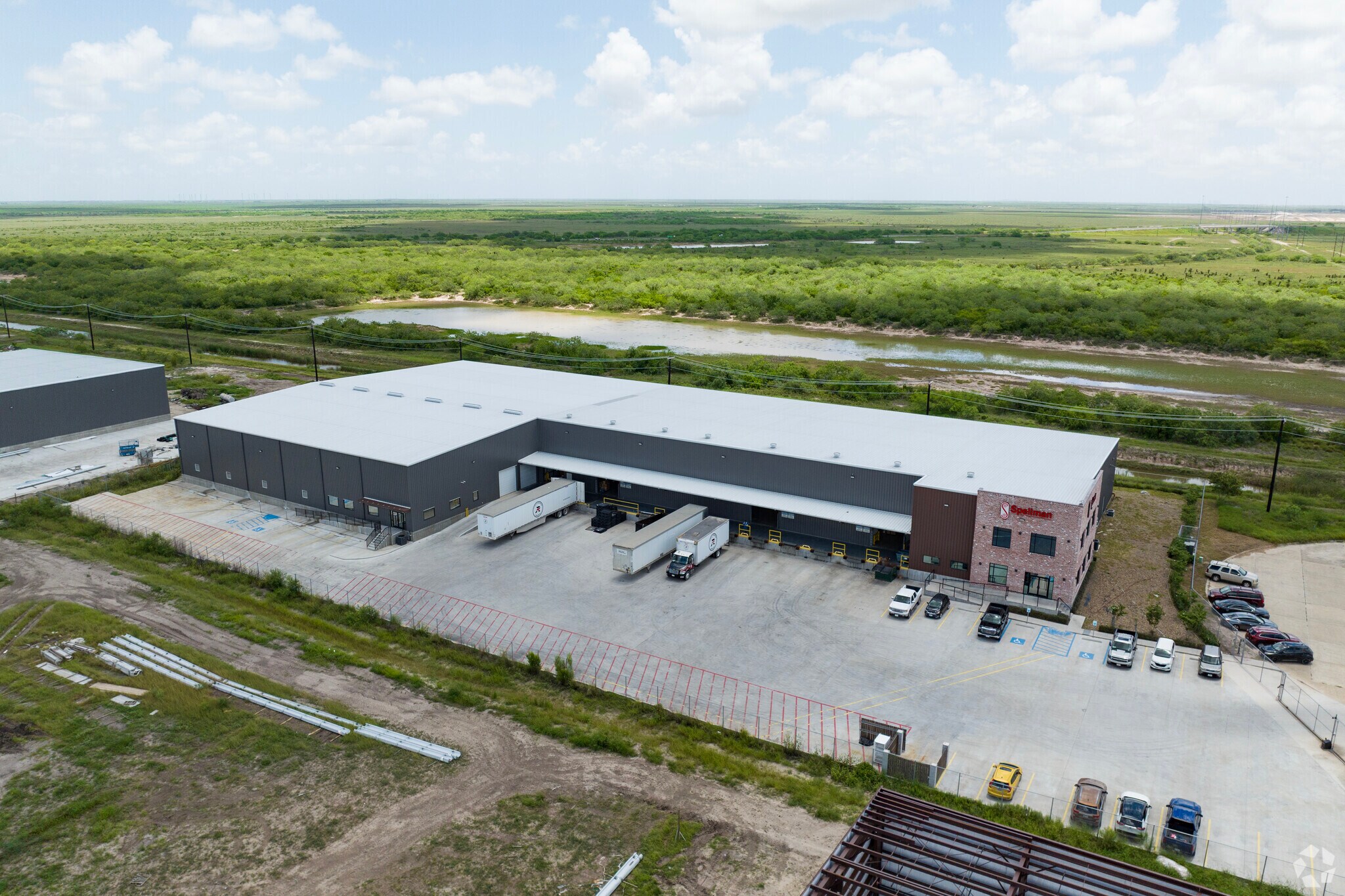 7205 Industrial Cir, Brownsville, TX for lease Primary Photo- Image 1 of 6