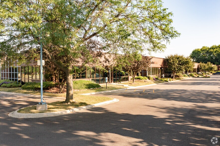 1300 Remington Rd, Schaumburg, IL à louer - Photo principale - Image 1 de 9