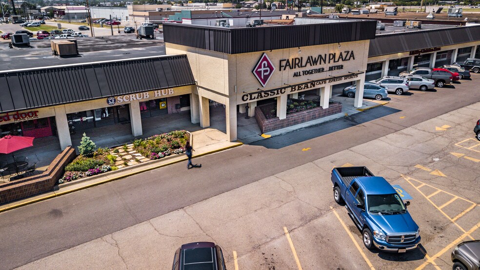 2114 SW Chelsea Dr, Topeka, KS for lease - Primary Photo - Image 1 of 2
