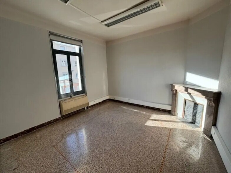 Retail in Carpentras for lease - Interior Photo - Image 2 of 10