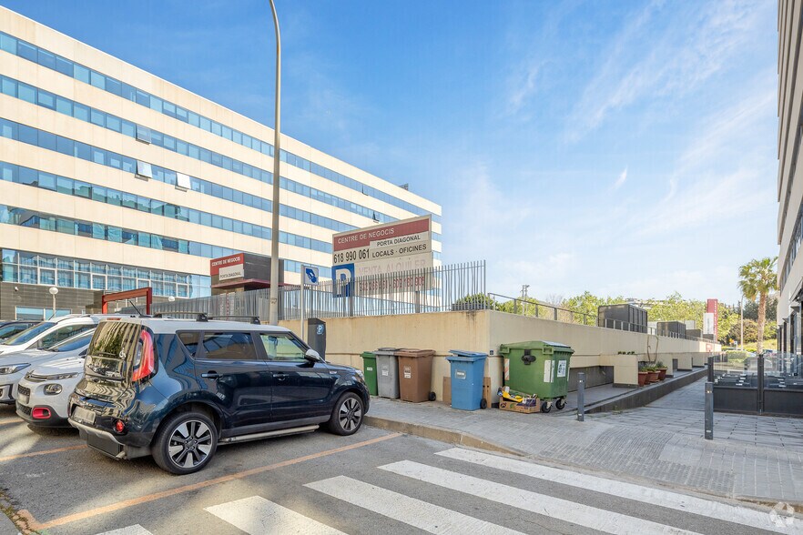 Carrer de la Constitució, 4, Sant Just Desvern, Barcelona for lease - Building Photo - Image 2 of 5