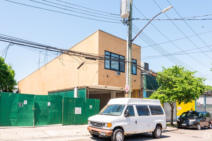 132nd Place, College Point, NY for lease - Primary Photo - Image 3 of 3