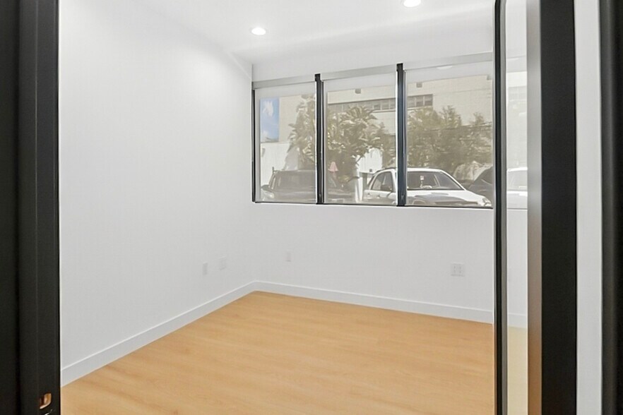 14852 Ventura Blvd, Sherman Oaks, CA à louer - Photo intérieure - Image 3 de 8