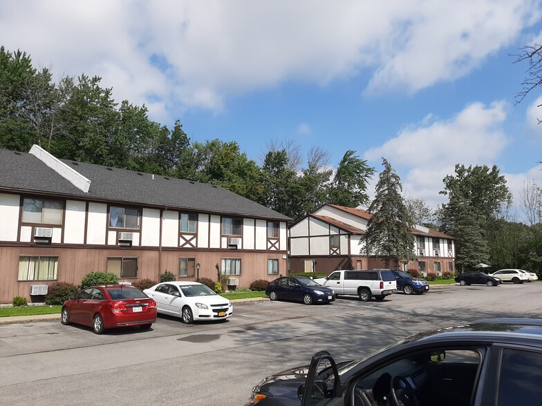 1450 Wood Dr, Farmington, NY for sale - Building Photo - Image 1 of 1