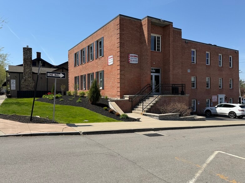 5586 Main St, Williamsville, NY for lease - Building Photo - Image 2 of 10