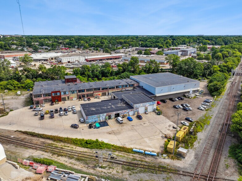 701 E South St, Lansing, MI à vendre - Photo du bâtiment - Image 2 de 11