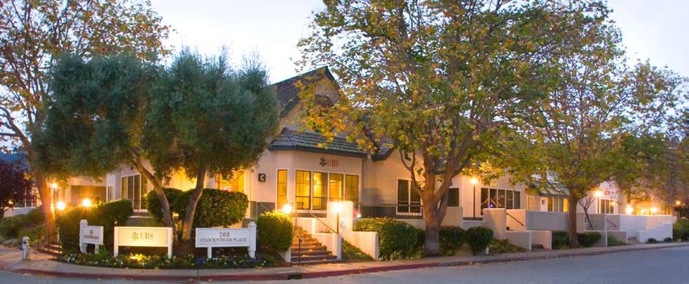 200 Clock Tower Pl, Carmel, CA à louer - Photo du bâtiment - Image 3 de 6