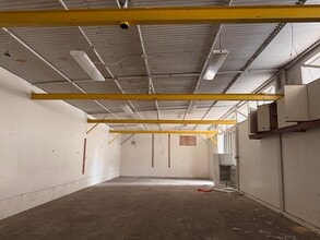 98-021 Kamehameha Hwy, Aiea, HI à louer Photo intérieure- Image 2 de 6