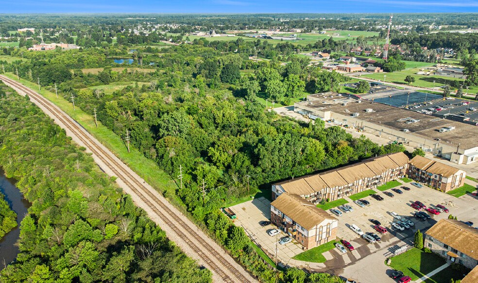 1985 Genesee St, Lapeer, MI à louer - Aérien - Image 2 de 4