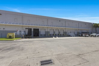 14370 Commerce Way, Miami Lakes, FL à louer Photo intérieure- Image 2 de 4