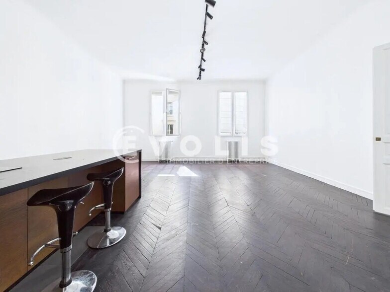 Office in Paris for sale - Interior Photo - Image 2 of 8