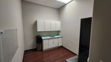 9550 S Eastern Ave, Las Vegas, NV for lease Building Photo- Image 2 of 6