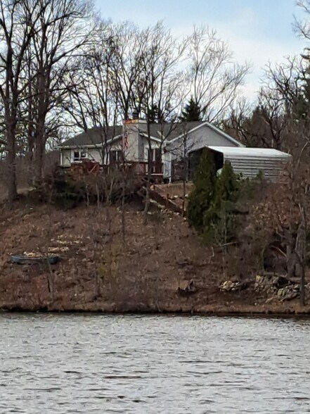 W2974 Elmore Dr, Campbellsport, WI à vendre - Photo du bâtiment - Image 2 de 3