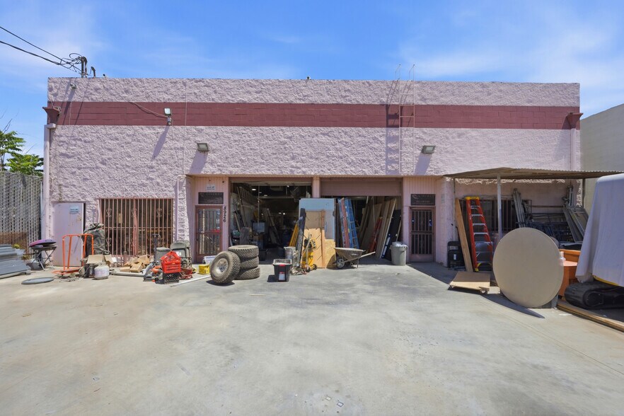 8926 Norris Ave, Sun Valley, CA à louer - Photo du bâtiment - Image 3 de 13