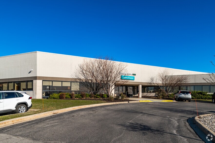 2000 E Layton Ave, Saint Francis, WI for lease - Building Photo - Image 3 of 4