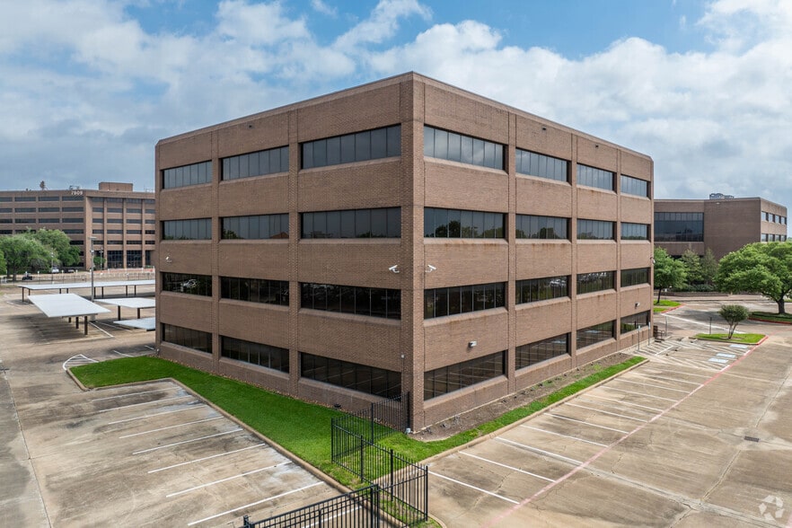 9724 Beechnut St, Houston, TX for sale - Building Photo - Image 3 of 5