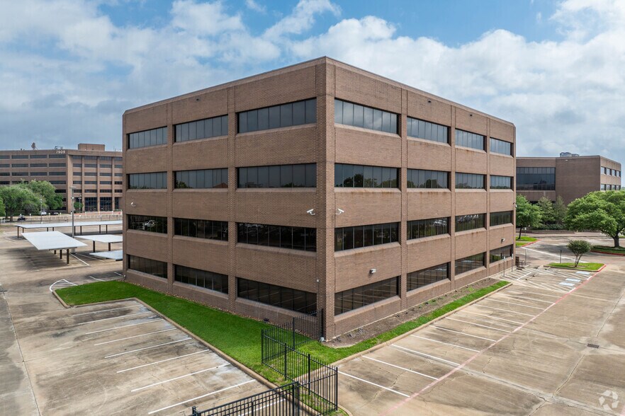 9724 Beechnut St, Houston, TX à vendre - Photo du bâtiment - Image 3 de 5