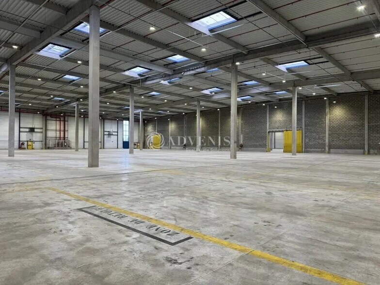 Industrial in Marly-la-Ville for lease - Interior Photo - Image 1 of 11