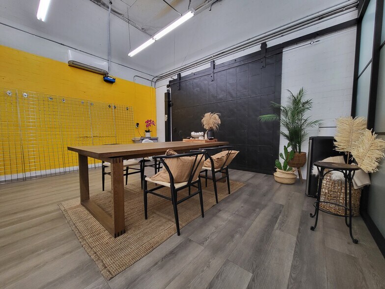 219 E 32nd St, Los Angeles, CA à louer - Photo du bâtiment - Image 3 de 10