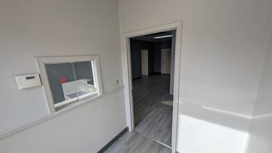 1225 Carnegie St, Rolling Meadows, IL for lease Interior Photo- Image 2 of 14