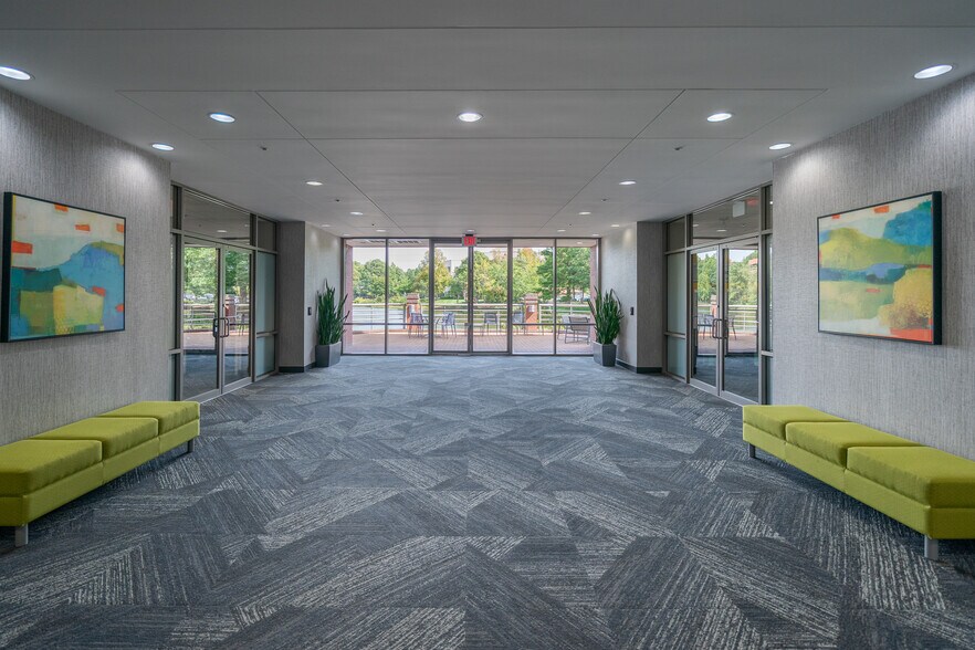 4121-5500 Cox Rd, Glen Allen, VA à louer - Photo du bâtiment - Image 2 de 15