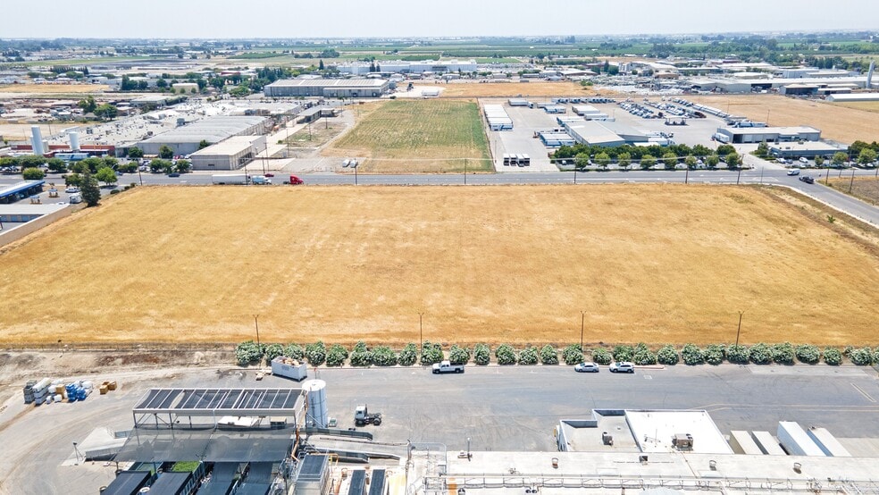 2625 W Main St, Turlock, CA à vendre - Photo du bâtiment - Image 3 de 9