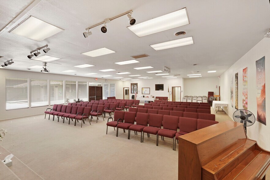 330 S Fairmont Ave, Lodi, CA à louer - Photo du bâtiment - Image 2 de 7