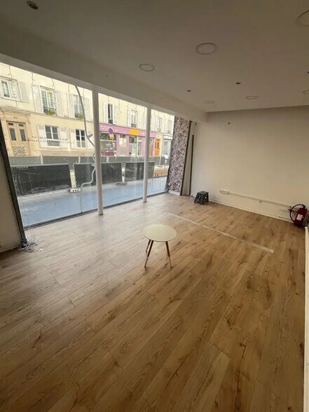 Retail in Paris for sale - Interior Photo - Image 1 of 3