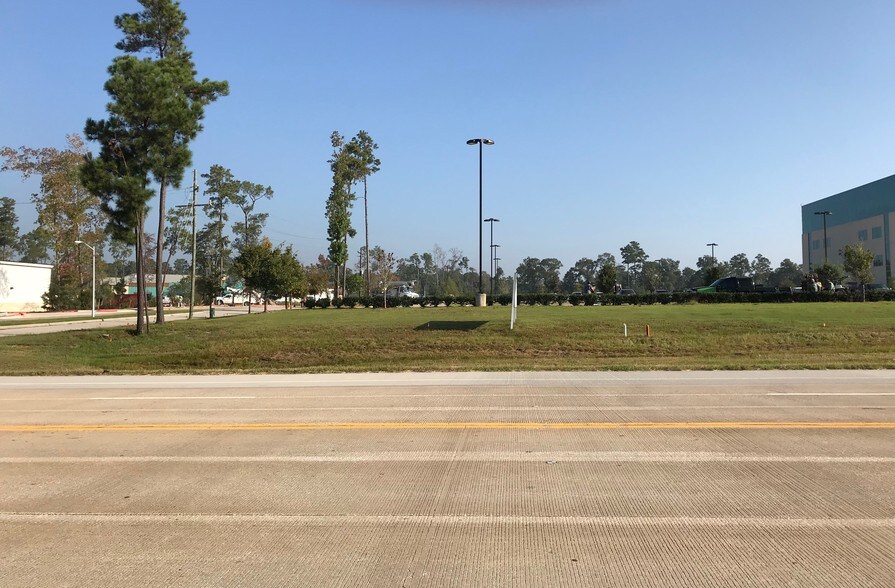 690 S Loop 336 W, Conroe, TX à louer - Photo du bâtiment - Image 2 de 3