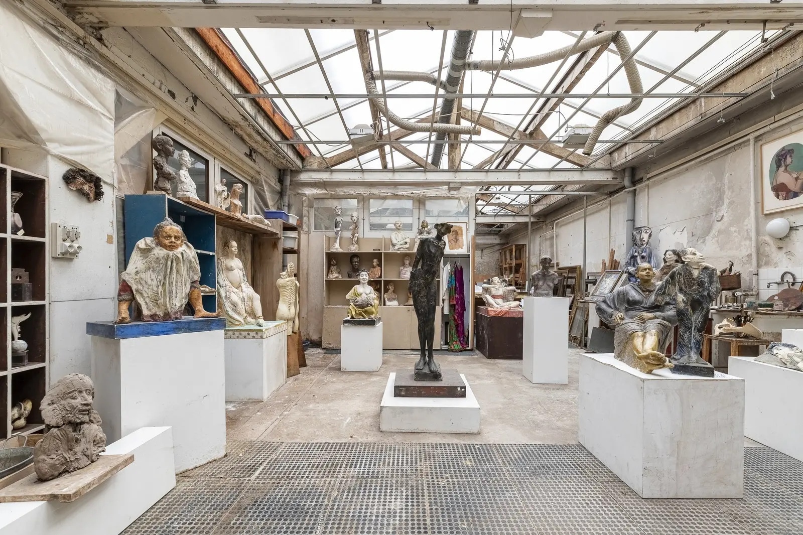 Office in Paris for sale Building Photo- Image 1 of 11