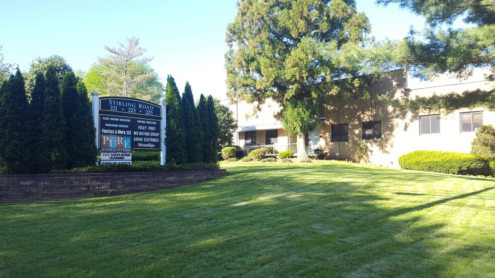 221-223 Stirling Rd, Warren, NJ à louer - Photo du bâtiment - Image 3 de 4
