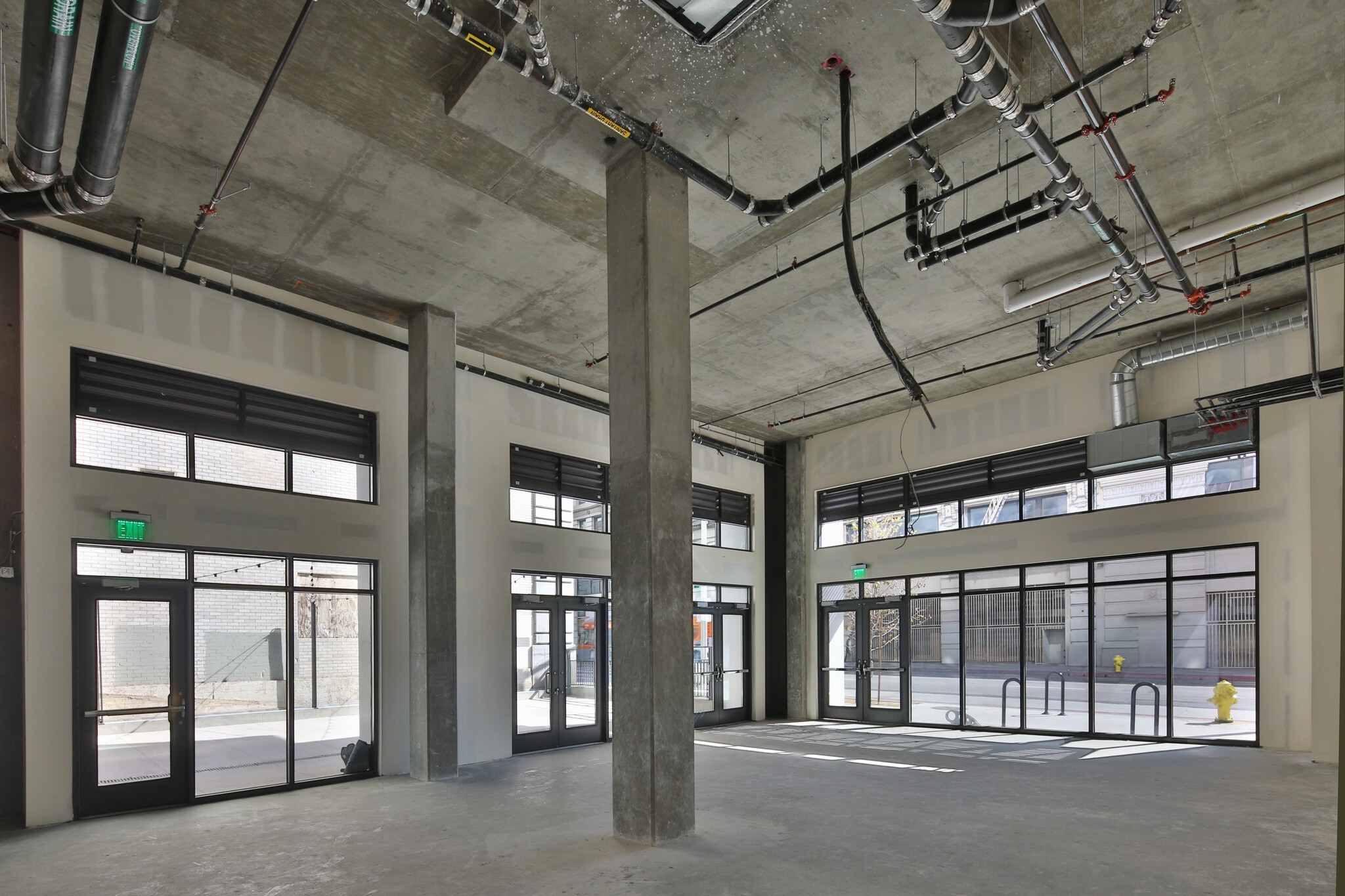 437 S Hill St, Los Angeles, CA for lease Interior Photo- Image 1 of 3