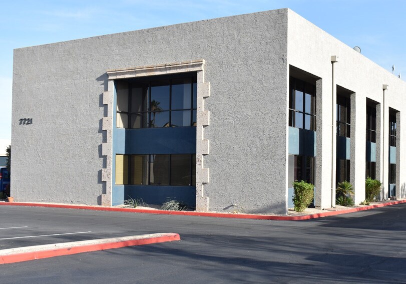 7721 E Gray Rd, Scottsdale, AZ à louer - Photo du bâtiment - Image 2 de 5