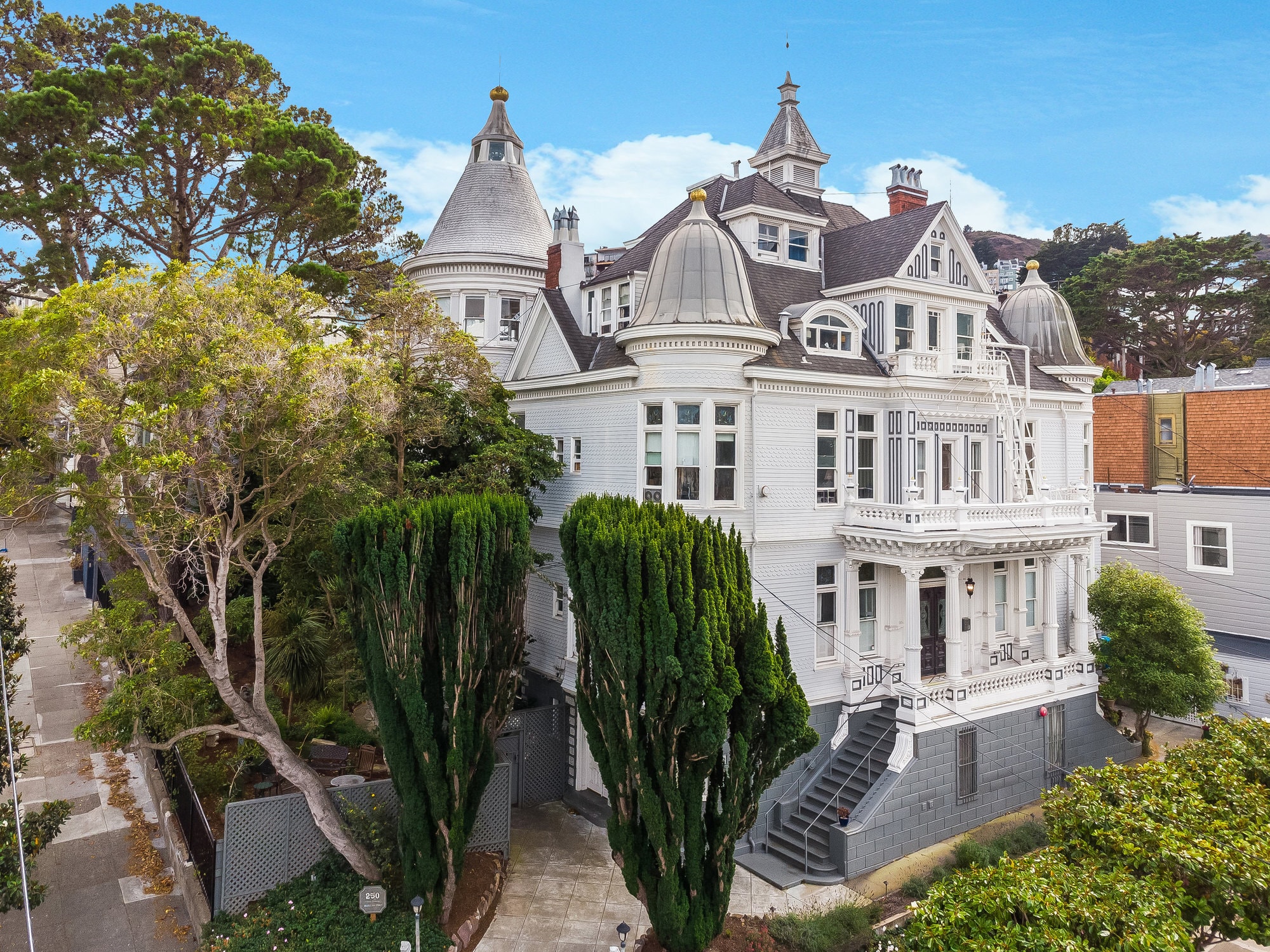 250 Douglass St, San Francisco, CA for sale Primary Photo- Image 1 of 79