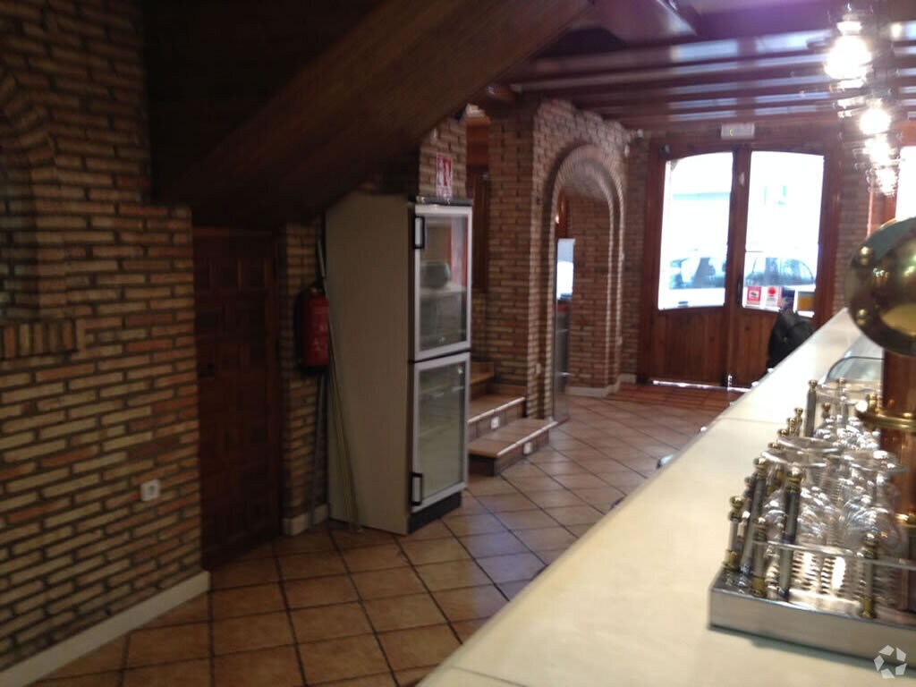 Madrid, MAD 28009 - - - Interior Photo - Image 1 of 7