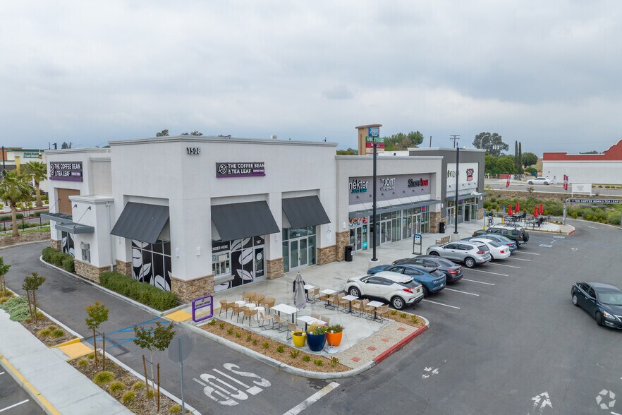 Swc Riverside Avenue & San Bernardino Ave, Rialto, CA à louer - Photo principale - Image 2 de 7