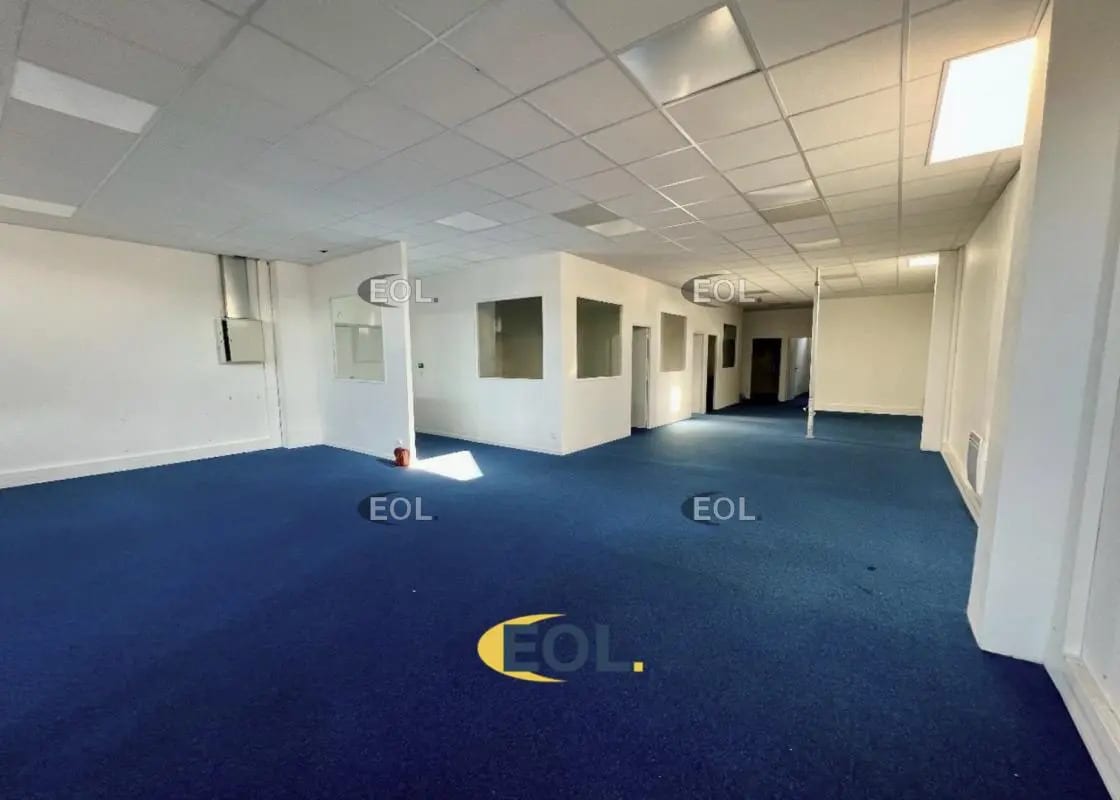 Office in Bobigny for lease Interior Photo- Image 1 of 18