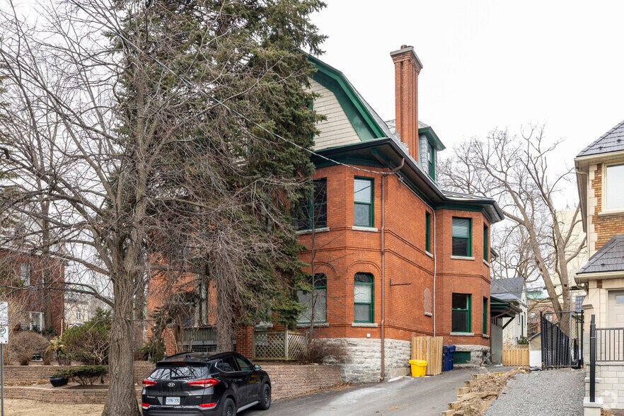 451 Daly Av, Ottawa, ON à louer - Photo du bâtiment - Image 2 de 2