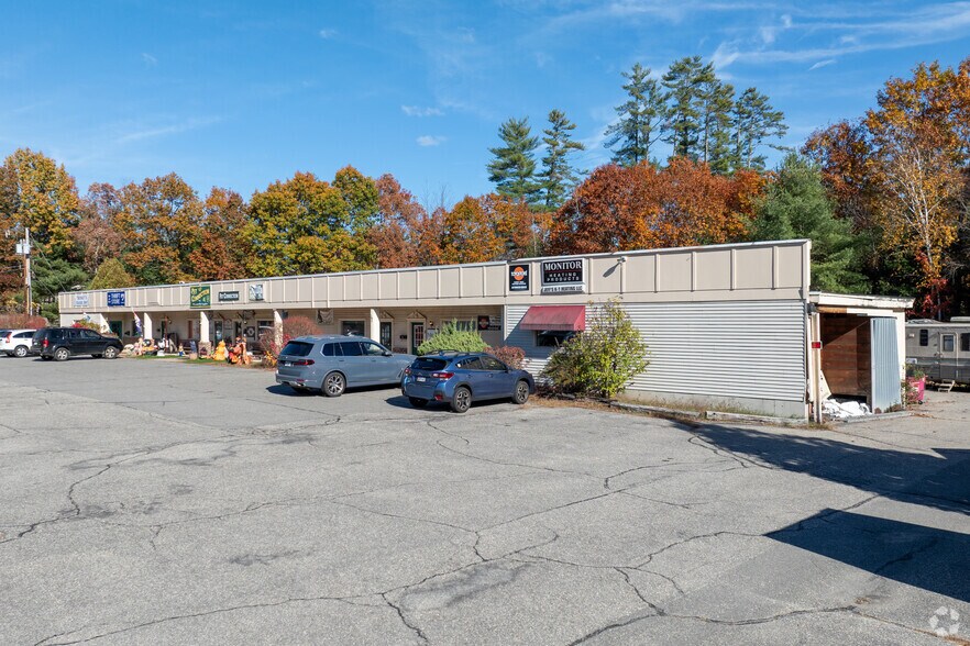 585 Calef Hwy, Barrington, NH à louer - Photo du bâtiment - Image 2 de 5