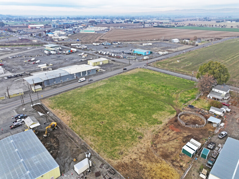 300 Factory Rd, Sunnyside, WA for sale - Building Photo - Image 2 of 8