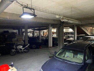 Plus de détails pour Multi-résidentiel à vendre