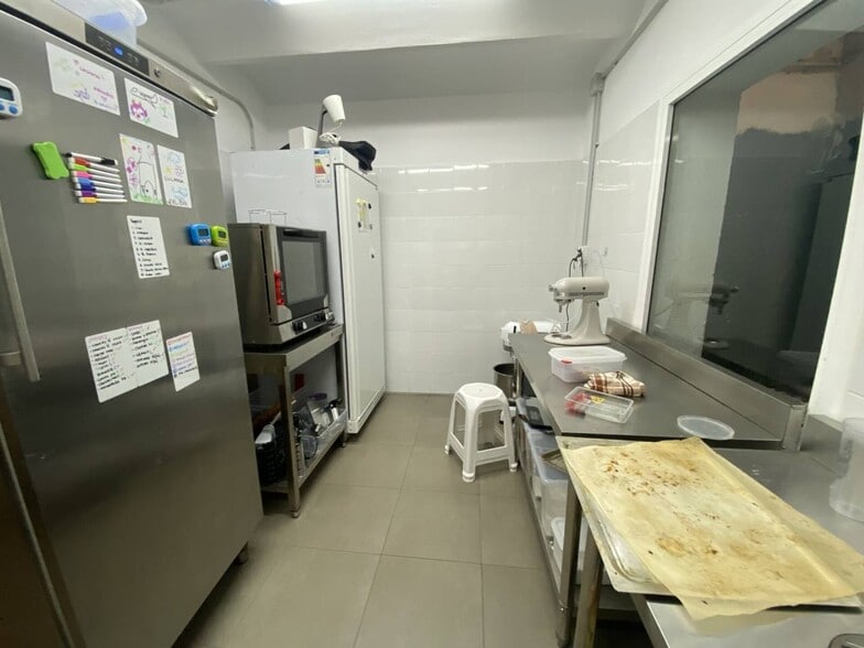 Retail in Barcelona, Barcelona for lease - Interior Photo - Image 3 of 4