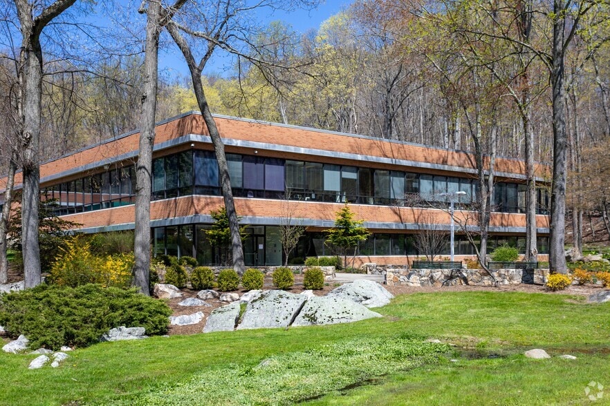 28 Kaysal Ct, Armonk, NY for lease - Building Photo - Image 2 of 10
