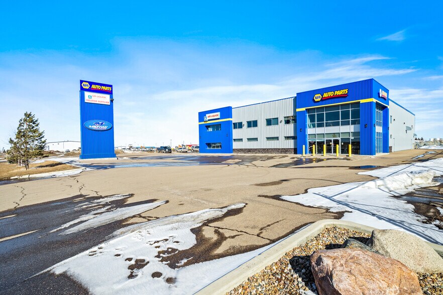 5267 67 Av, Lloydminster, AB for lease - Building Photo - Image 3 of 15