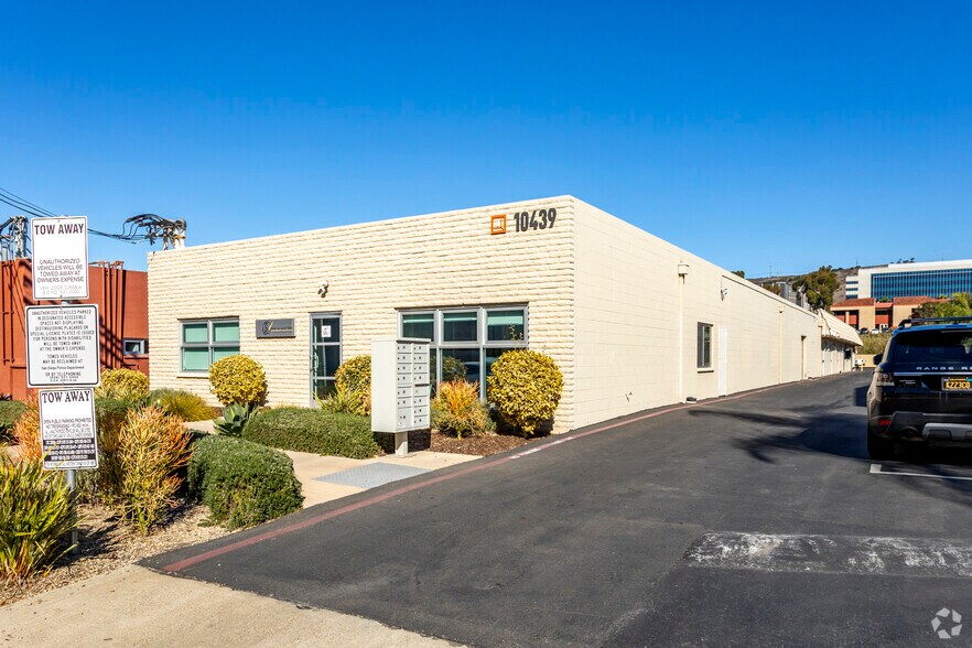 10451-10455 Roselle St, San Diego, CA à louer - Photo du bâtiment - Image 1 de 24